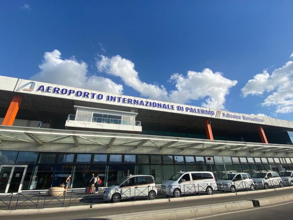 Hikkara Home Airport, Sea And Beach Carini Exterior foto